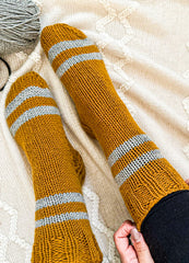 Cross sell: Cozy Home Socks Free Pattern x @julieannknitter
